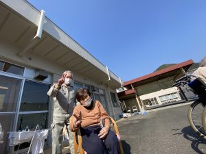 ③