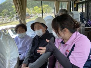 ⑧