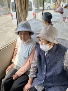 ③